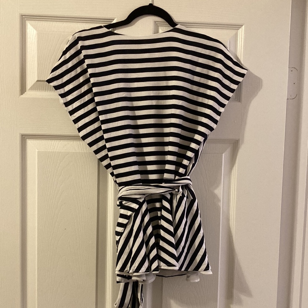 XL Black and White Stripe Loft Wrap Top. Peplum at the bottom. - Picture 4 of 5